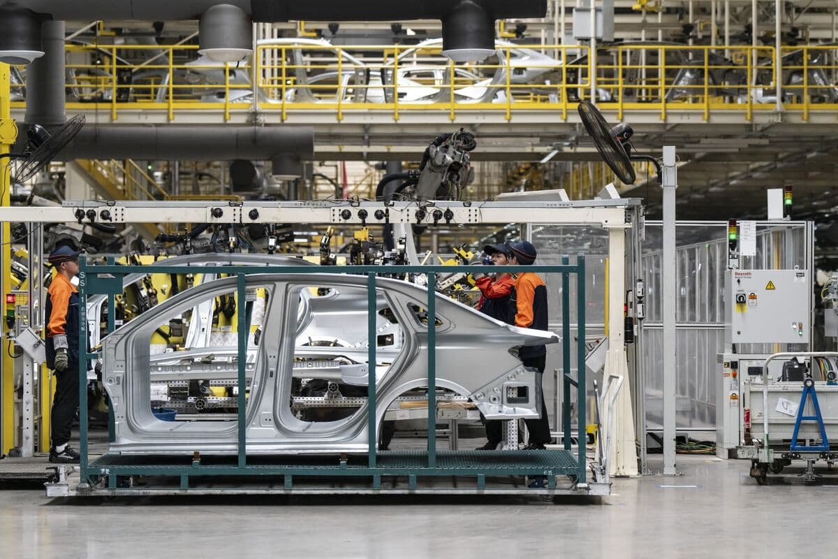 Geely Profit Beats Estimates as Sales Approach Those of BYD