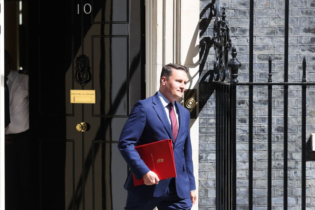 Wes Streeting Positioned as Potential Successor to UK Prime Minister