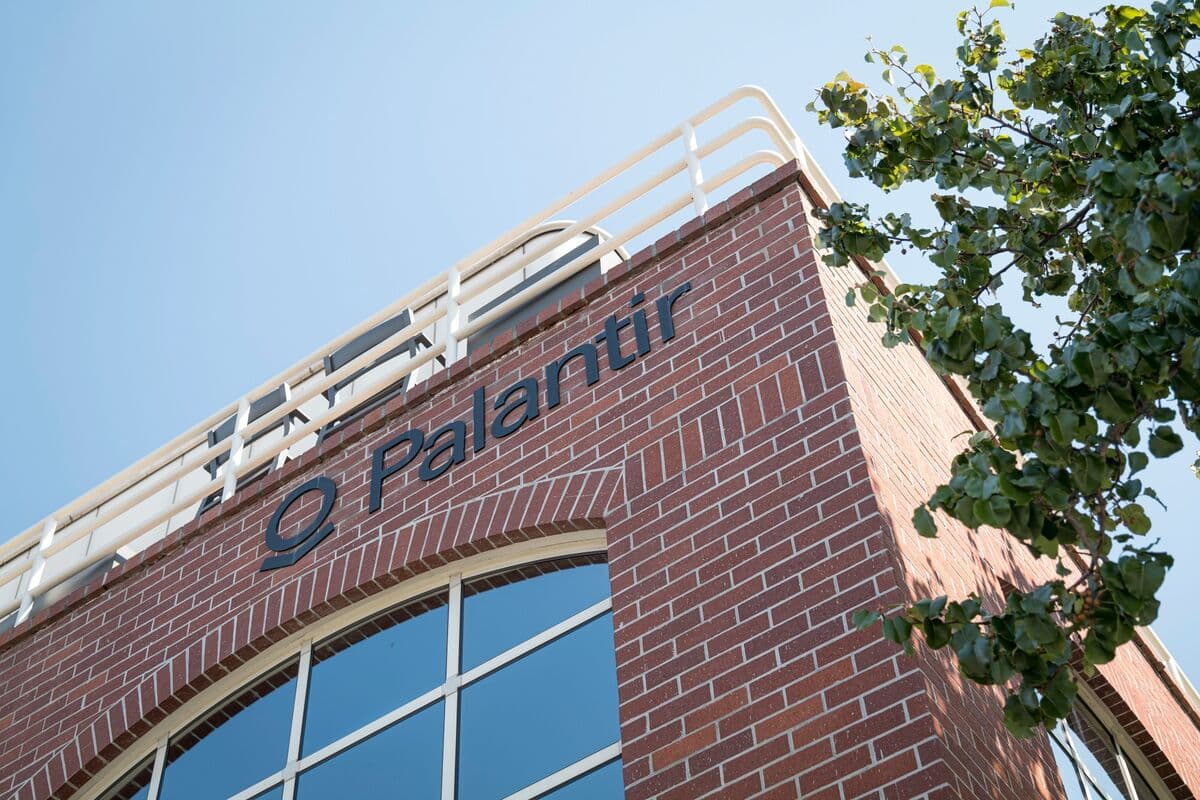 Ex-Palantir AI Workers Blocked From Poaching, Using Secrets