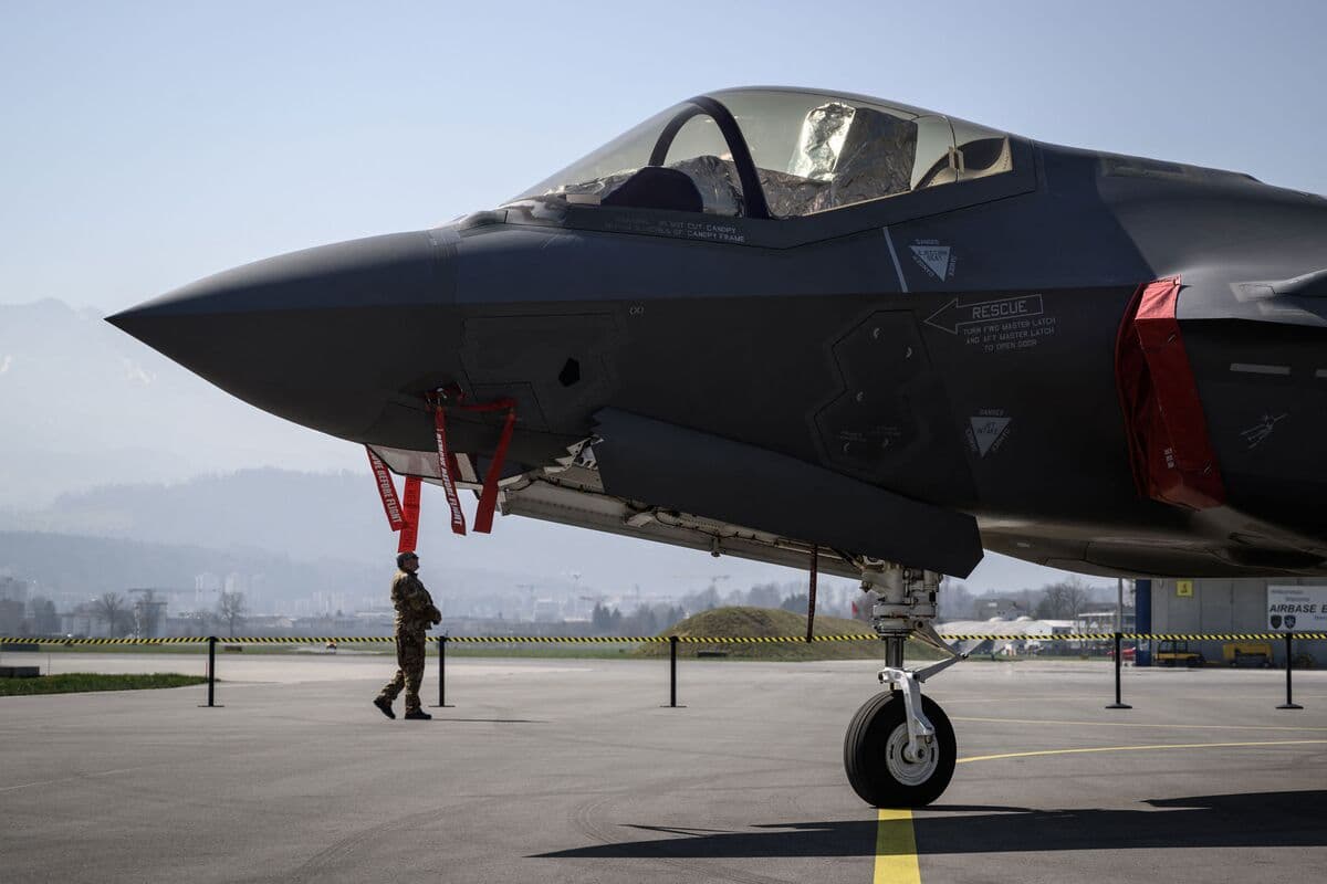Swiss Reduce F-35 Order to 30, Mull European Air Defense System