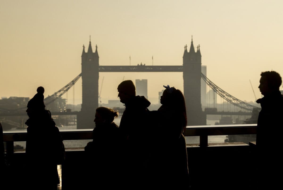 UK Job Cut Notices Reach Highest Level Since 2020 Amid Middle East Conflict