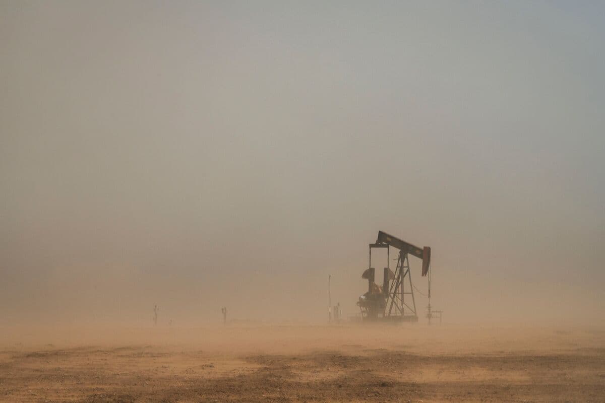 Oil Holds Gain as Iran, US Exchange Fire in Middle East Flareup