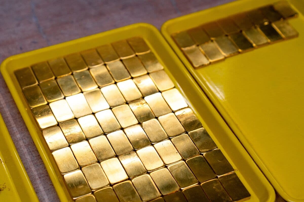 Surging Oil, Gold Prices Lift Toronto Stocks as S&P 500 Drops