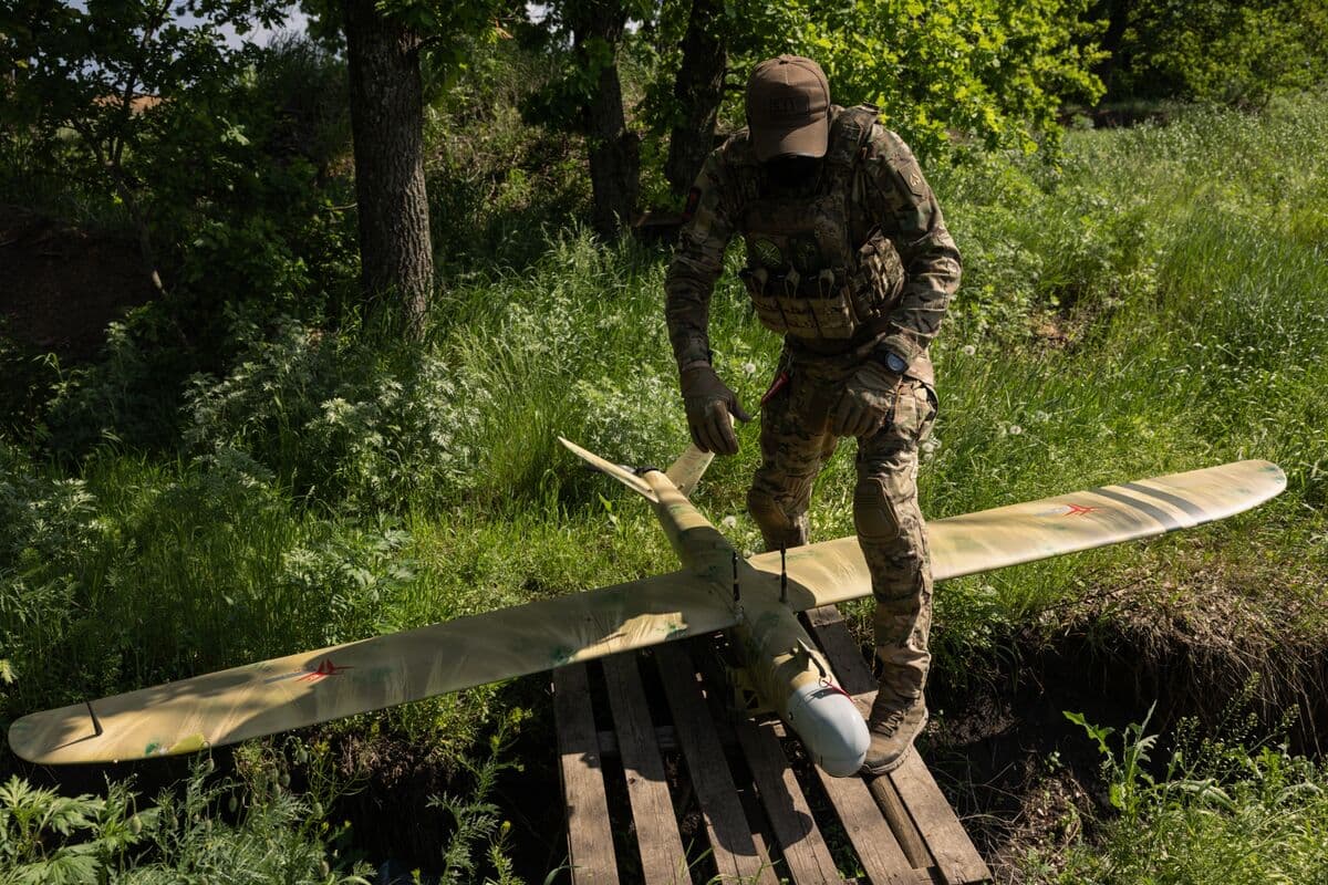 EU Officials Praise Ukraine's Resilience as Aid Distribution Commences