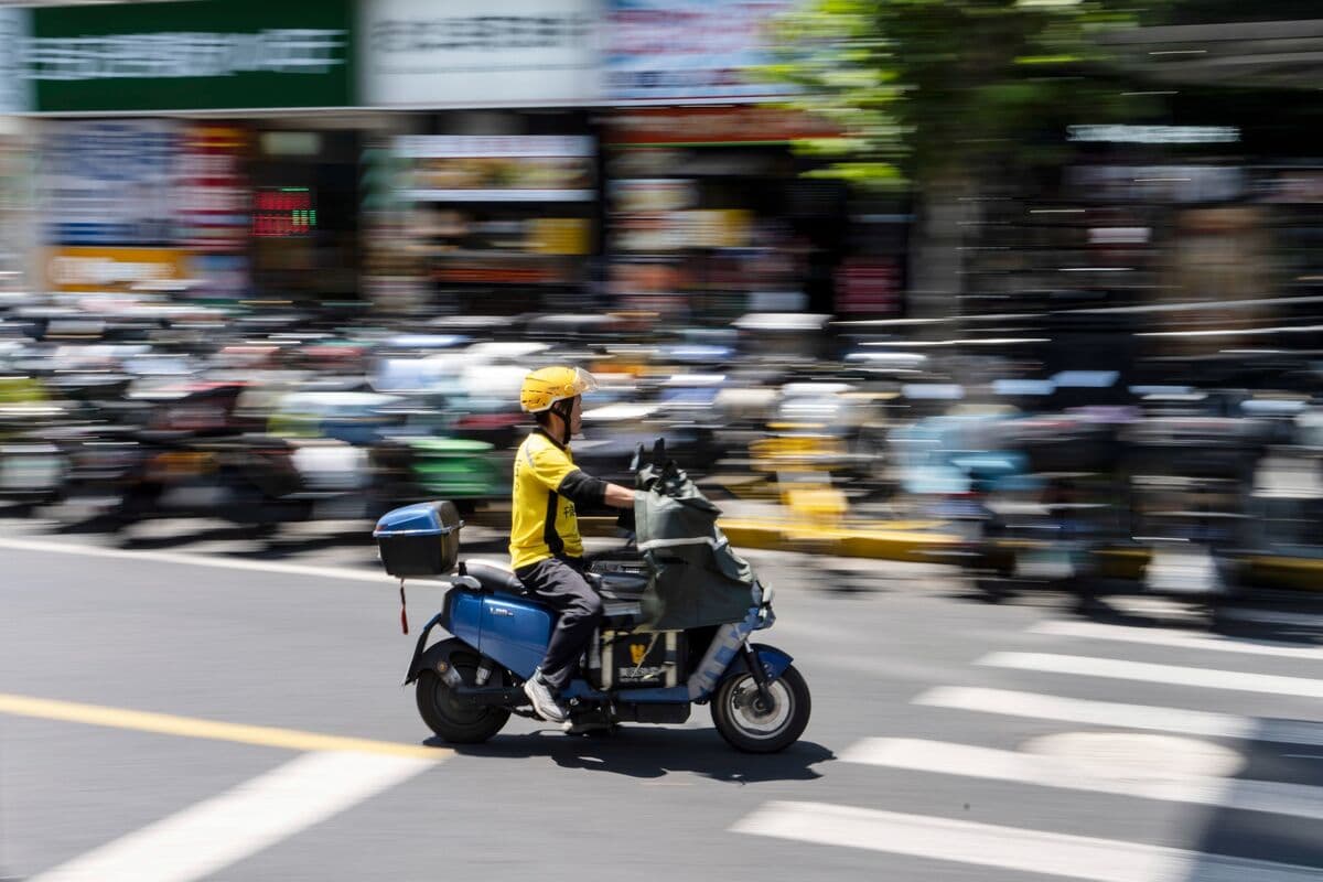 Meituan Posts Single-Digit Sales Growth During China Food Fight