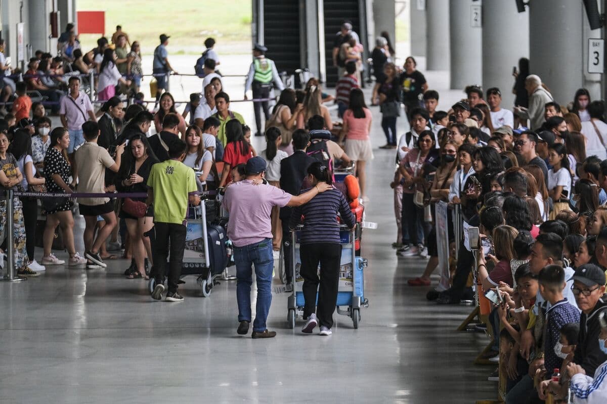 Philippines to Allow Visa-Free Entry for Chinese Visitors