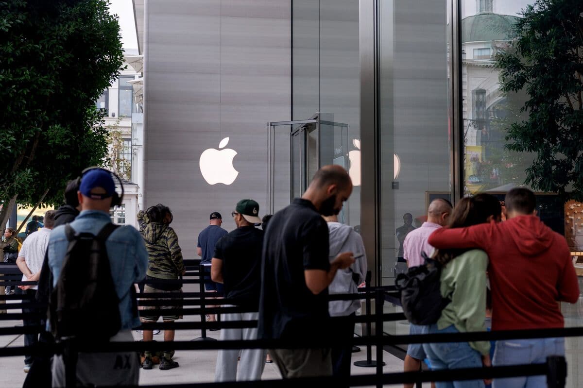 Apple to Introduce Camera-Equipped AirPods and Foldable iPhone in 2027