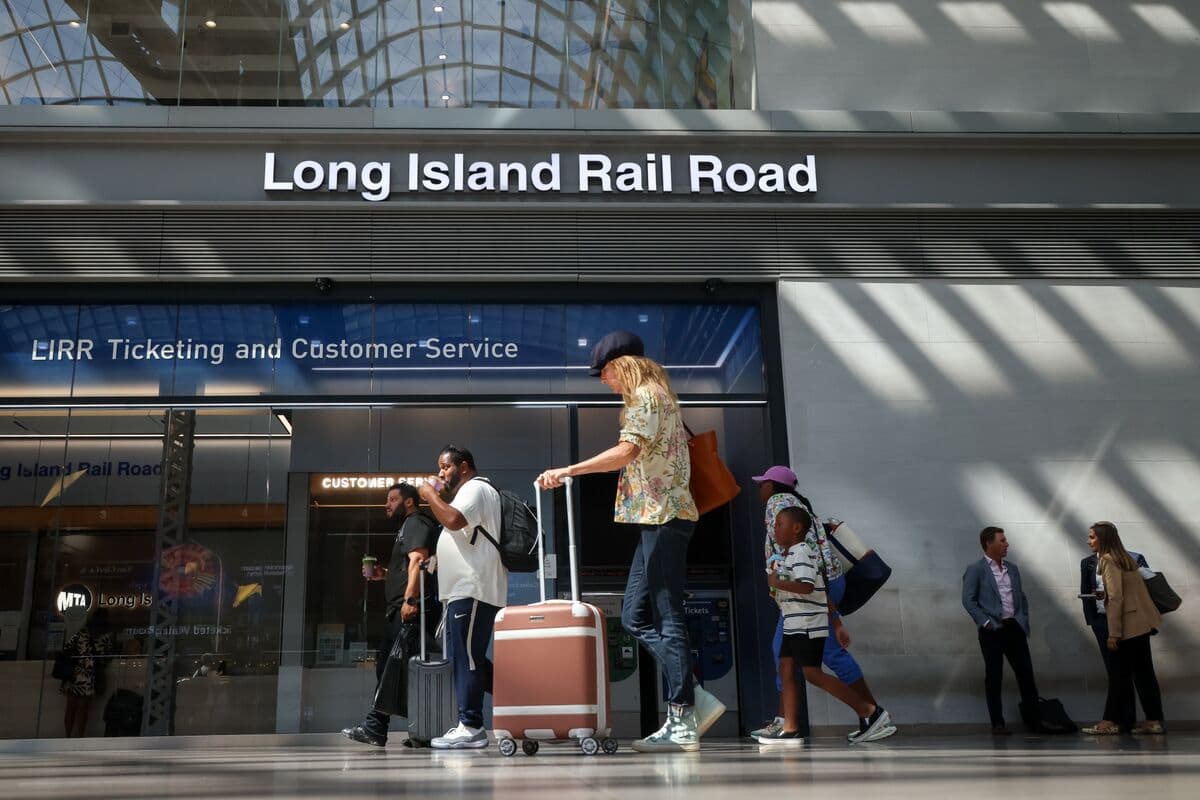 Long Island Rail Road Workers Begin Strike, Halting Service for First Time Since 1994