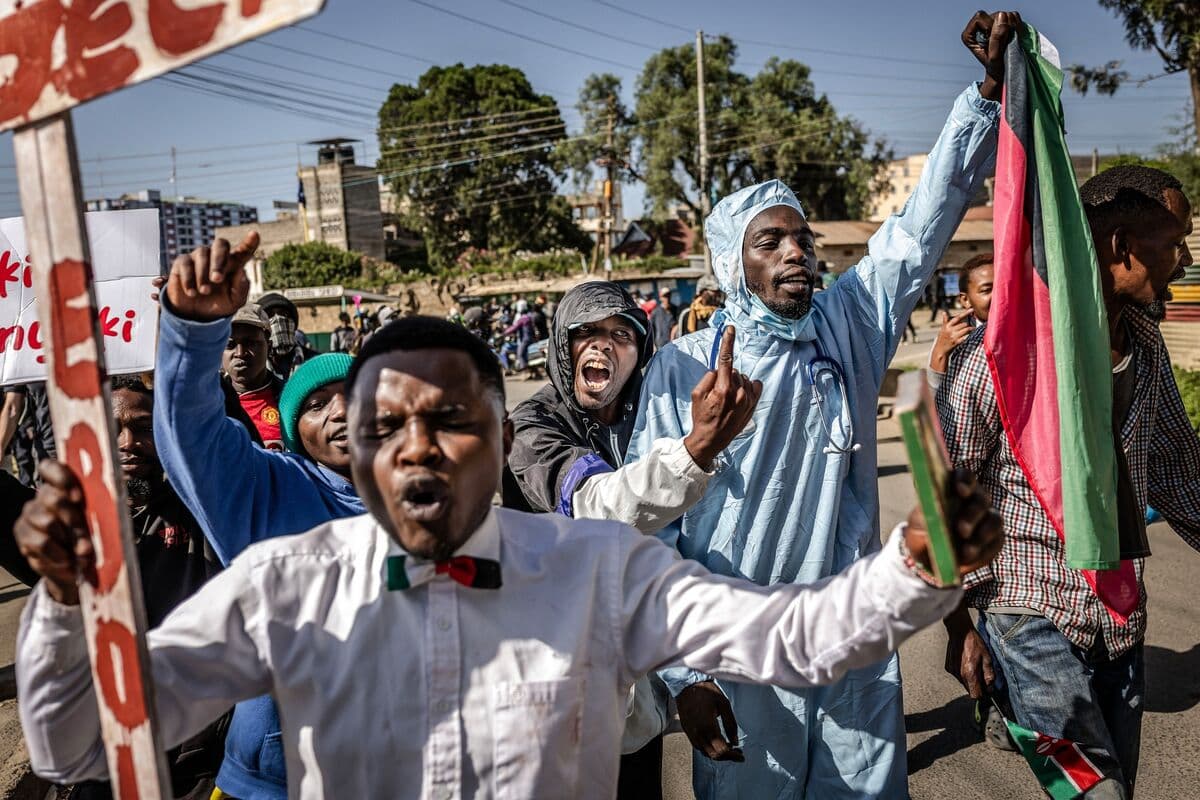 Kenyan Police Engage Protesters Opposing US Ebola Quarantine Facility