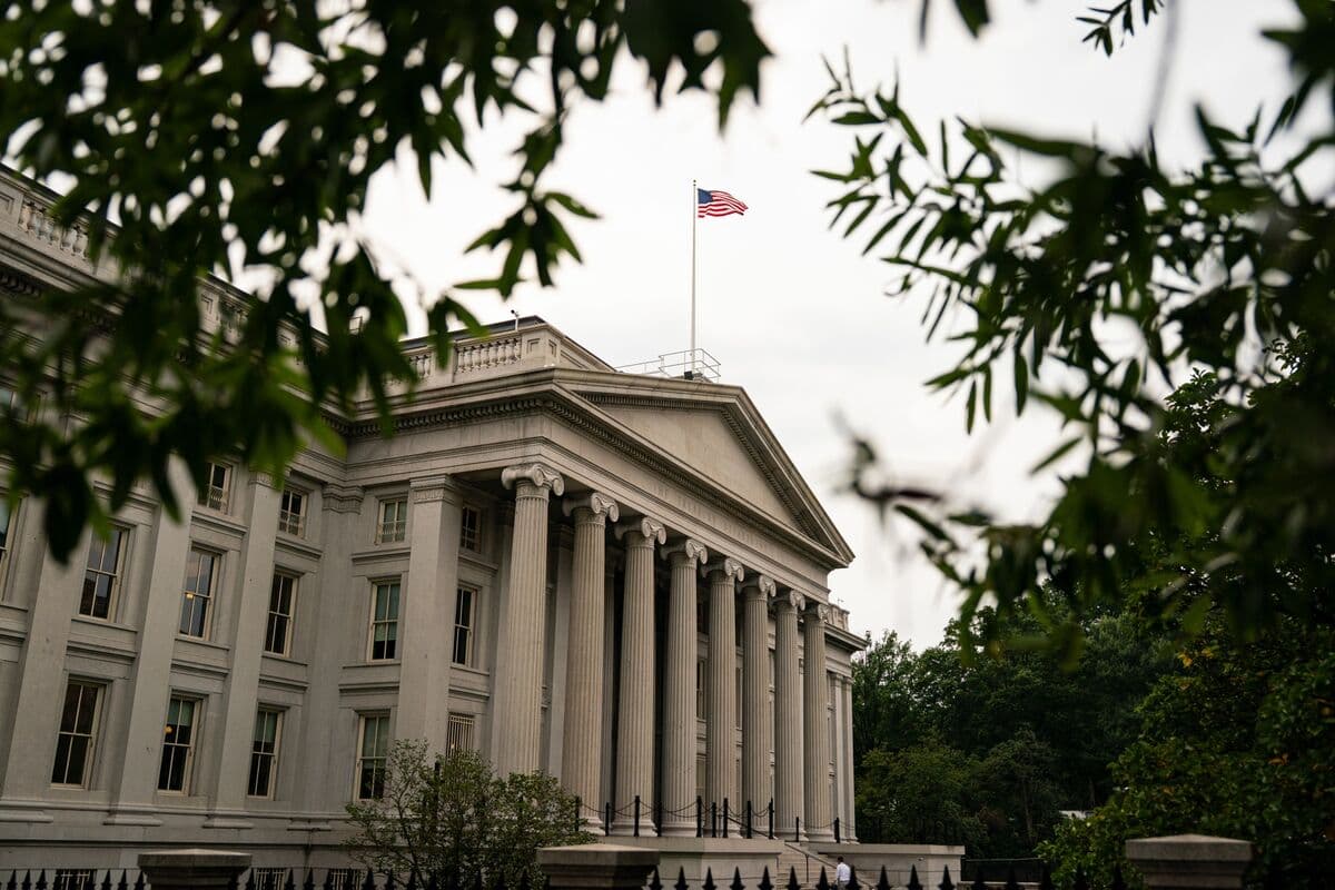 Treasuries Extend Decline After Poor Demand for Two-Year Auction