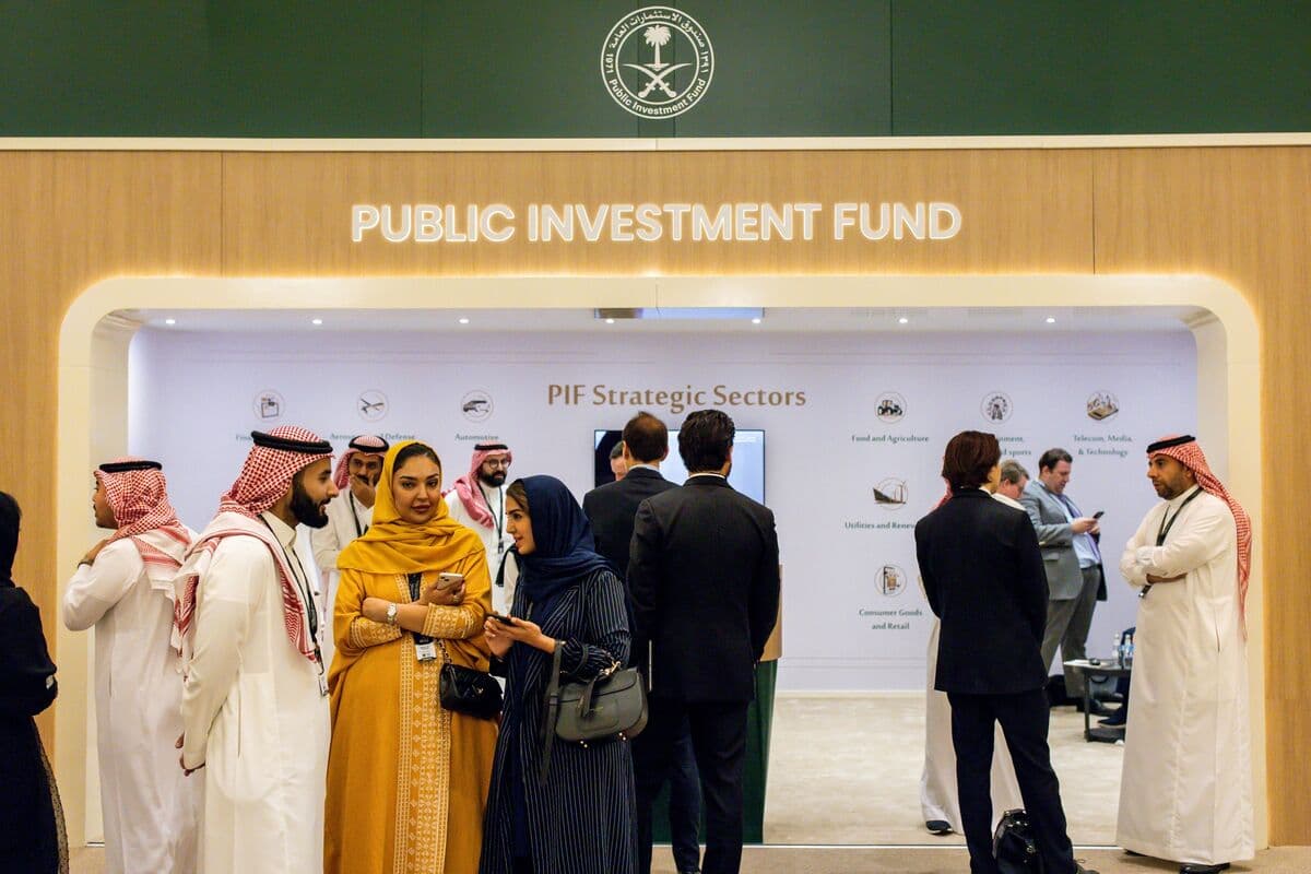 Saudi Wealth Fund to Sell First Dollar Bonds Since Iran War