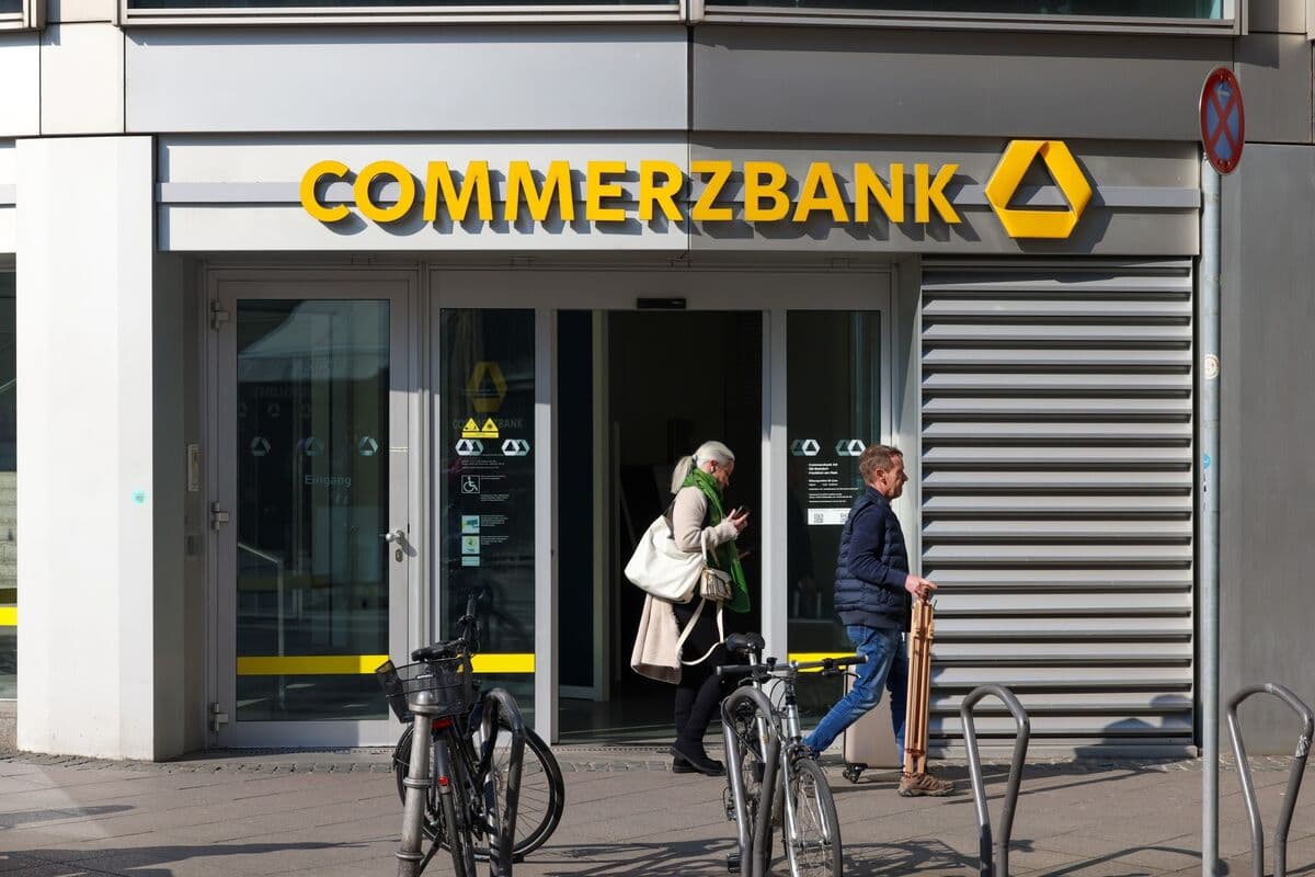 UniCredit Opens Its €35 Billion Commerzbank Bid to Investors