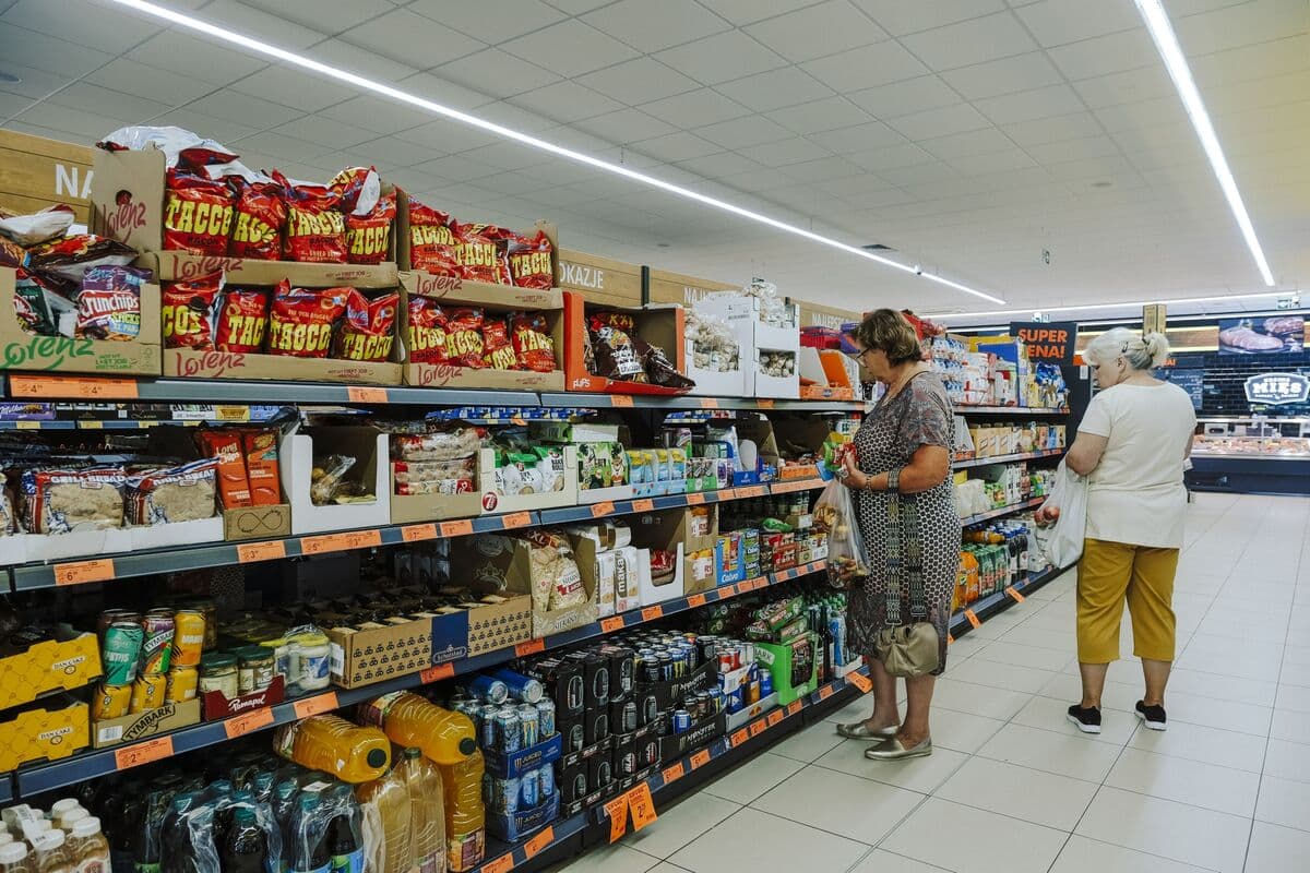 Poland's Fiscal Watchdog Urges Revision of Inflation Forecast Amid Iran Conflict