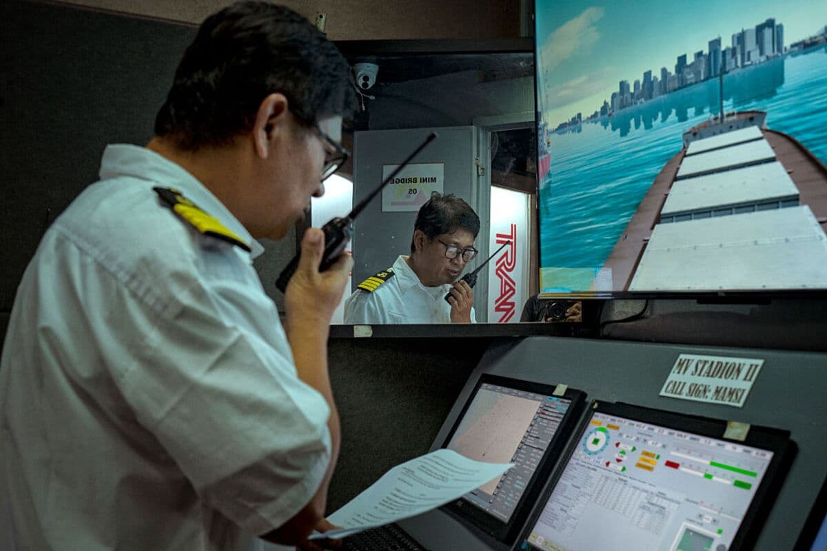 Philippines Warns Agencies Not to Send Seamen to Persian Gulf