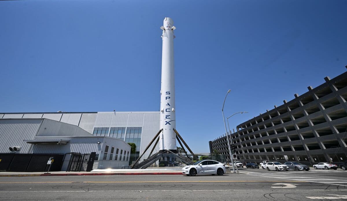 Surging SpaceX Stake Raises Doubts Over Private Assets in ETFs