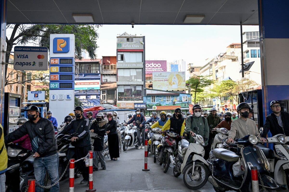 Vietnam Taps Fuel Fund to Steady Prices Amid Risks of Shortages