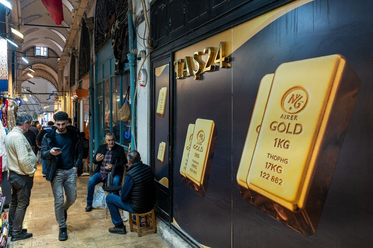 Iran War Threatens to Reverse Central Banks’ Role as Major Gold Buyers