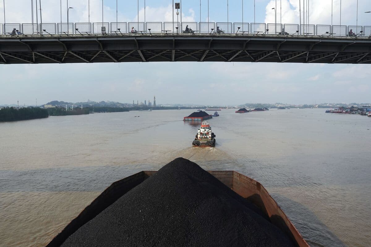Indonesia to Raise Coal Output as Iran War Triggers Price Spike