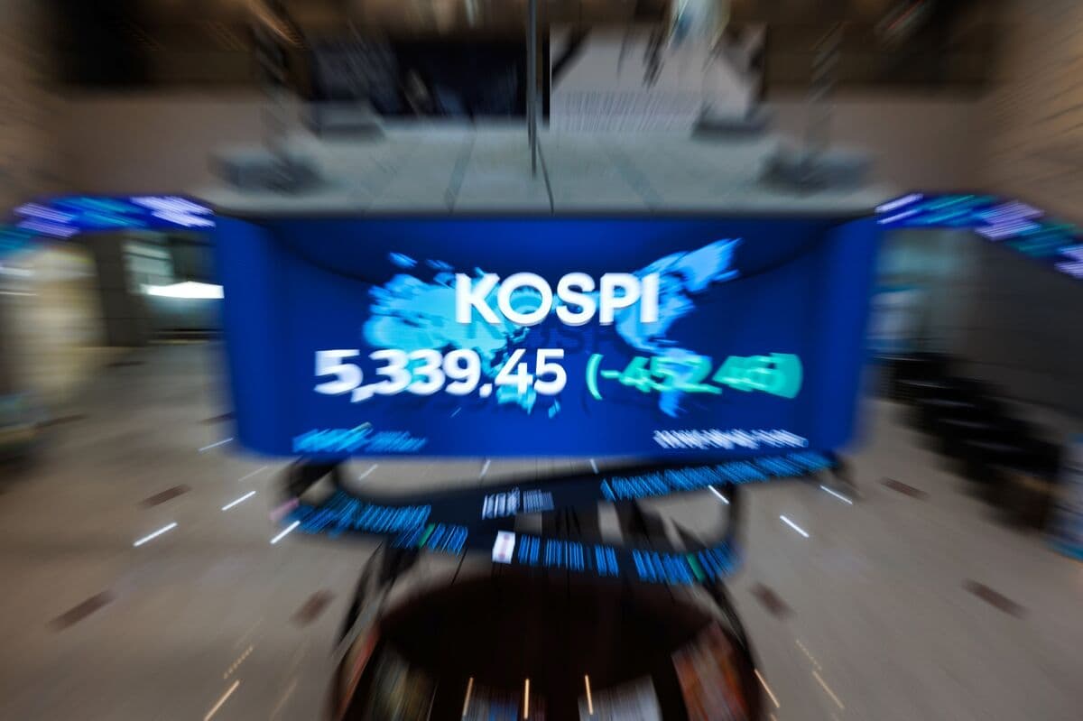 AI Developments Cause Divergence Among Technology Stocks