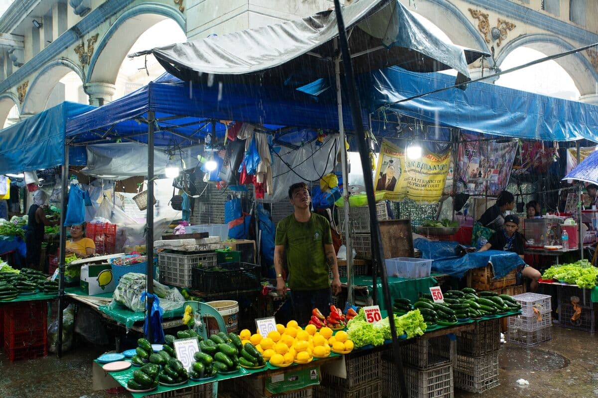 Philippine Growth Unexpectedly Slows as Inflation Risks Grow