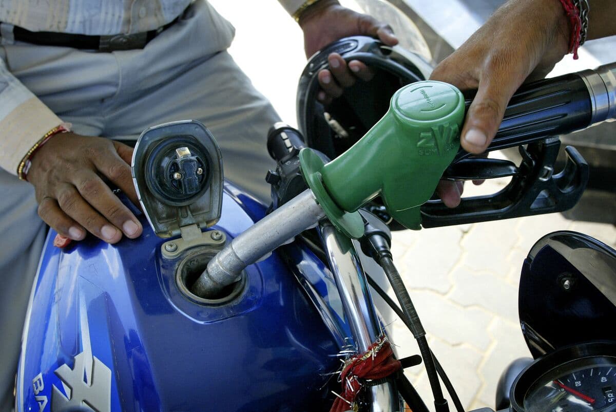 Reliance Seeks Russian Oil After US Gives India Temporary Waiver