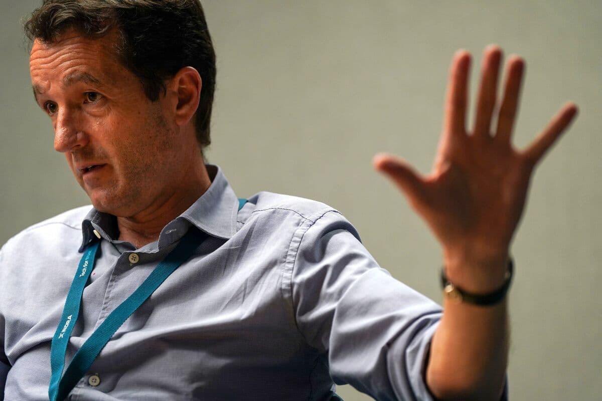 Indra Chairman Seeks to End Government Stand-Off, Calls off Deal