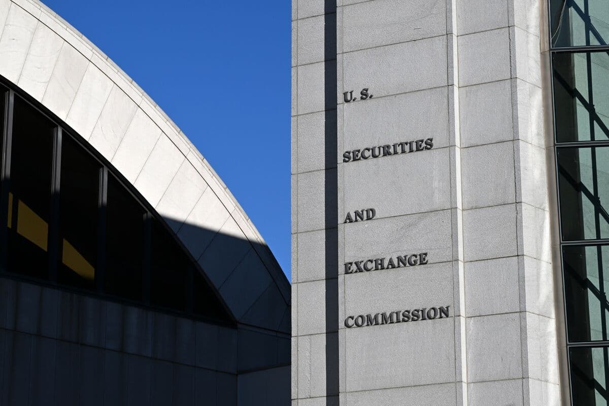 White House Considers SEC and CFTC Proposal on Swaps Reporting Standards