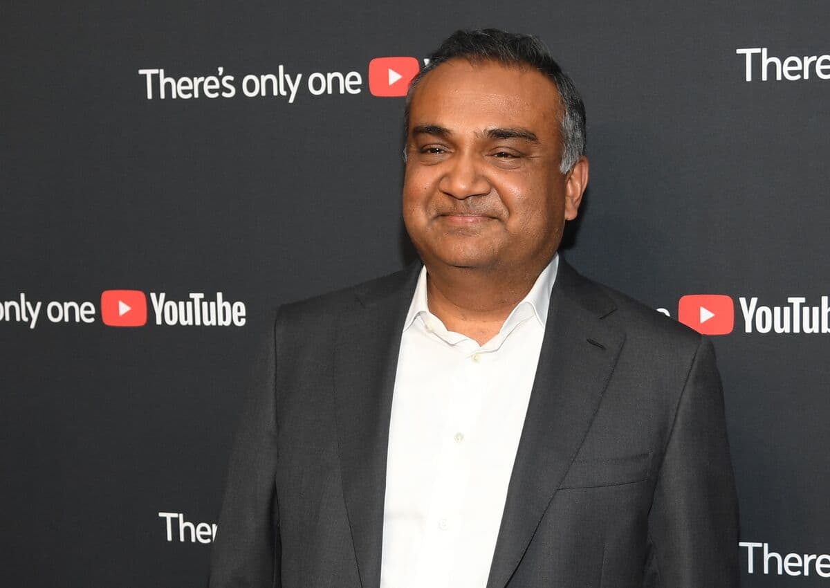 YouTube and Netflix Begin to Emulate Traditional Television Programming