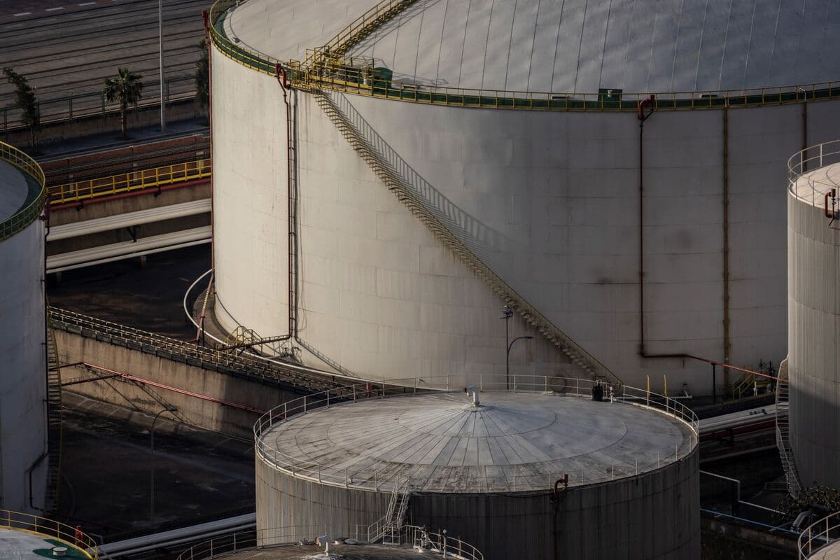 Kuwait Considers Expanding Global Oil Storage Following Iran Conflict
