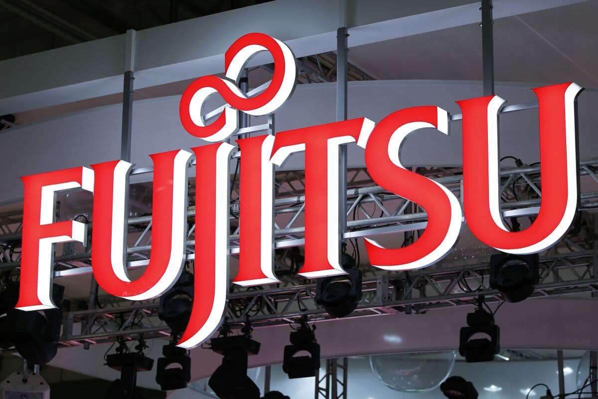 Fujitsu Falls Most in 11 Years After Forecast Misses Estimates