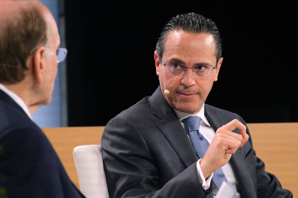 Shell CEO Sees Tight Oil Supplies as Hormuz Remains Blockaded