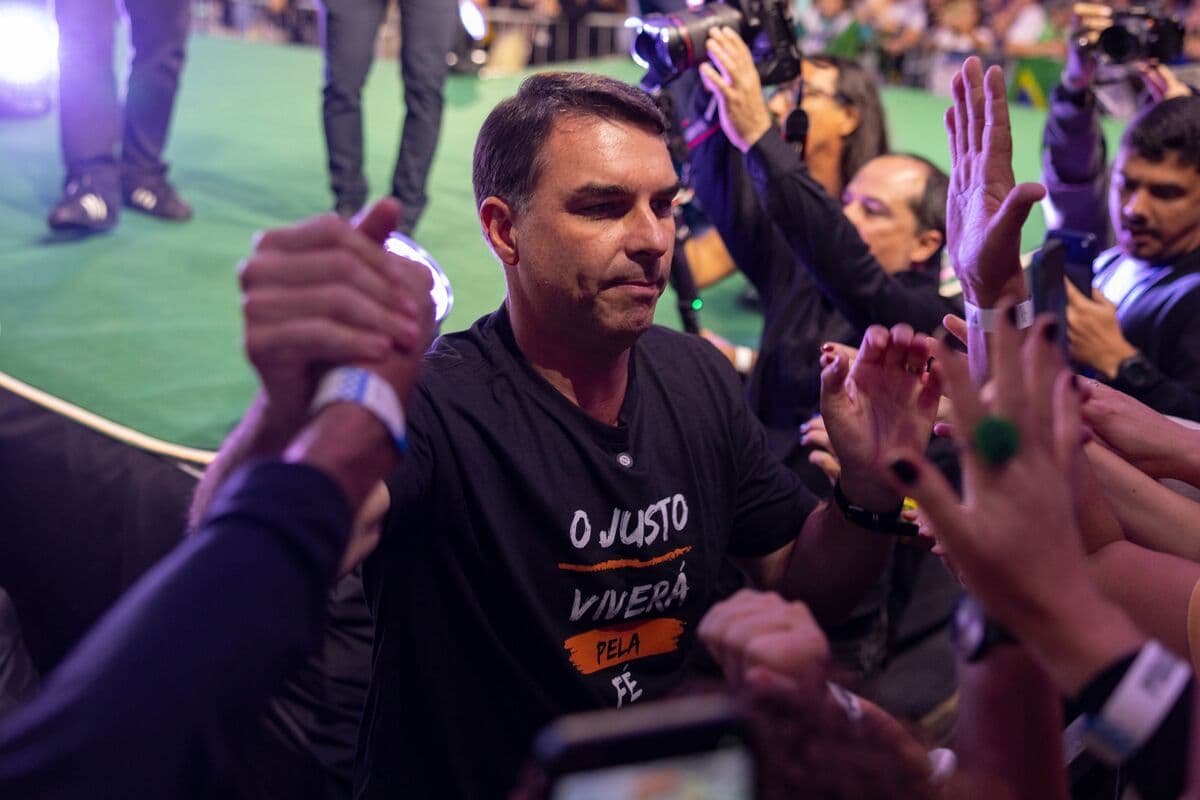 Tensions Escalate in Bolsonaro Family as Michelle Critiques Flávio
