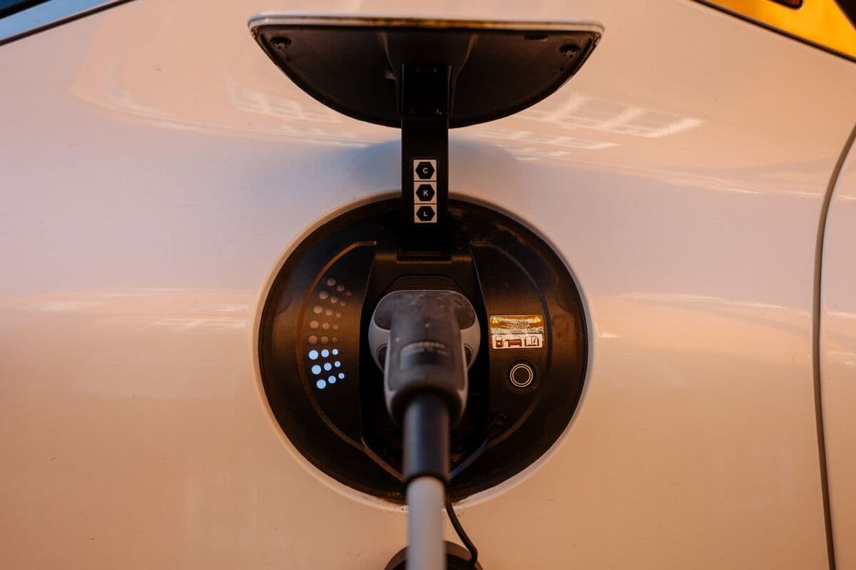 UK Energy Regulator Advocates for Flexible Grids to Manage Costs