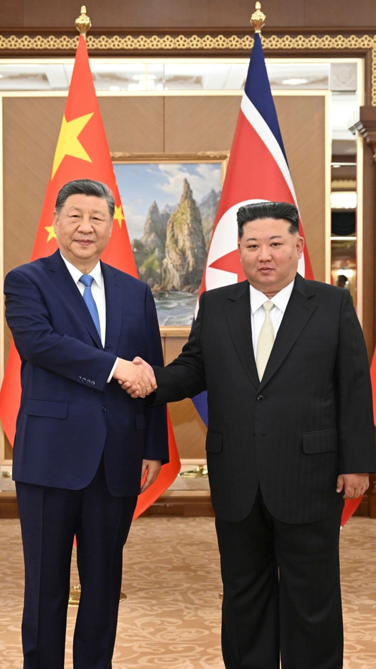 Xi Jinping Welcomed in North Korea by Kim Jong Un on First Visit in Seven Years