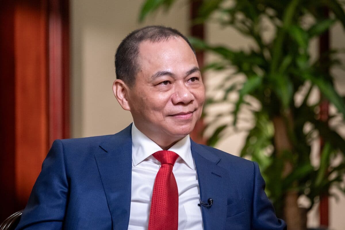 Vietnam’s Richest Man Names Wife Chair of Taxi Firm GSM: Report