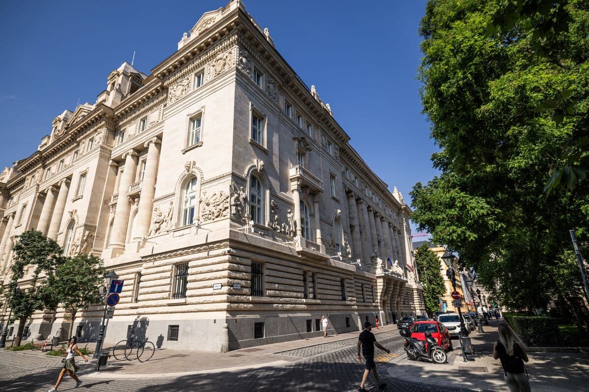 Hungary Central Bank Files Complaint in Erste ‘Blackmail’ Case