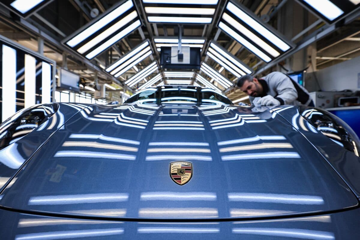 VW Pledges More Cost Cuts After First-Quarter Returns Decline