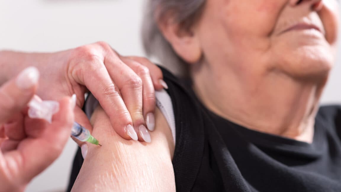 Experts Suggest Routine Vaccines May Reduce Dementia Risk Through Immune Training