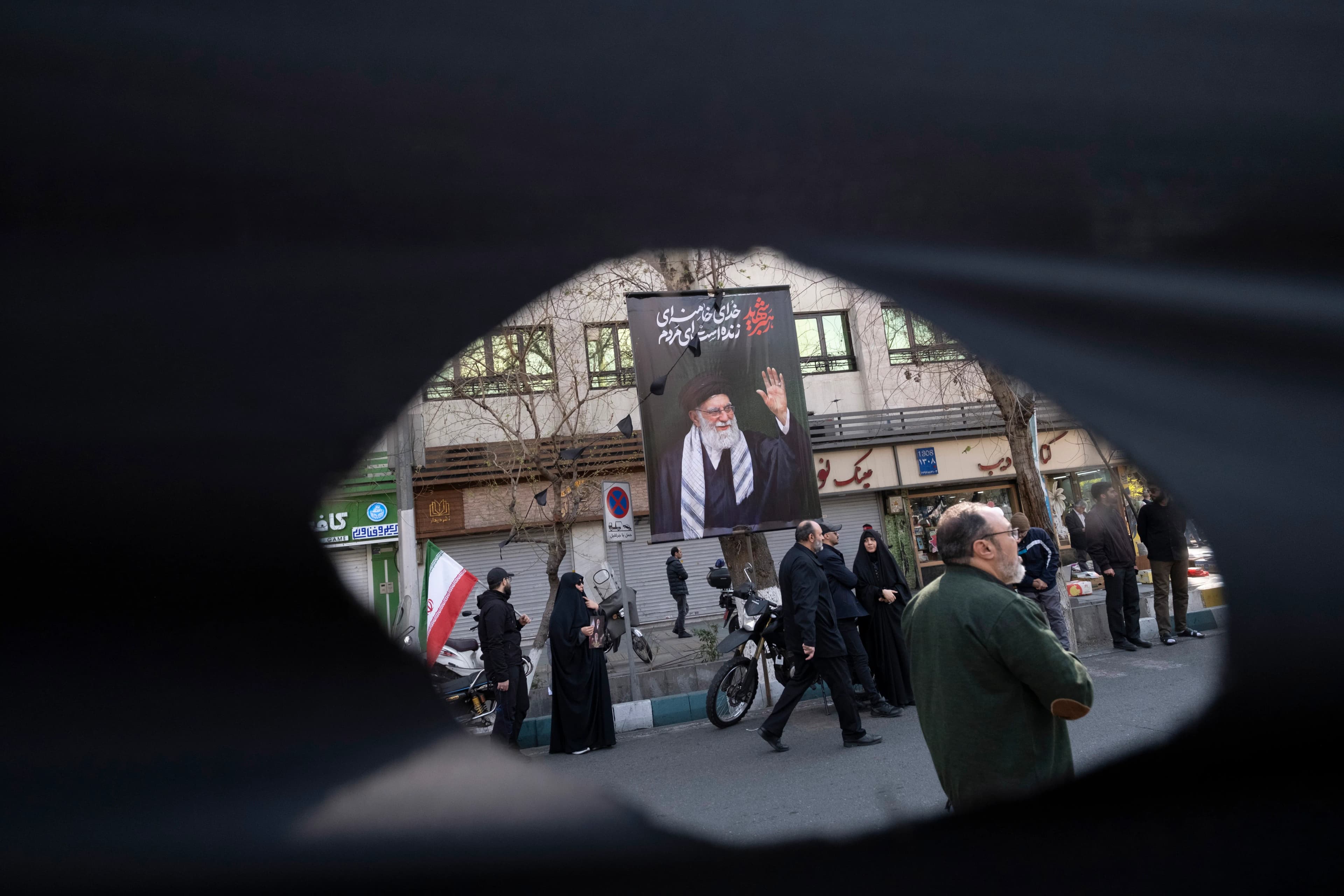 On the Iran War, a Deep Disconnect Between Experts and Policymakers