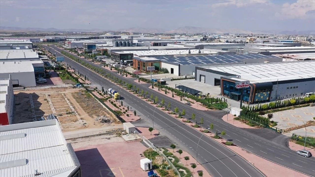 Organize sanayi bölgeleri ve sanayi sitelerine bu yıl 34 milyar lira kaynak ayrıldı