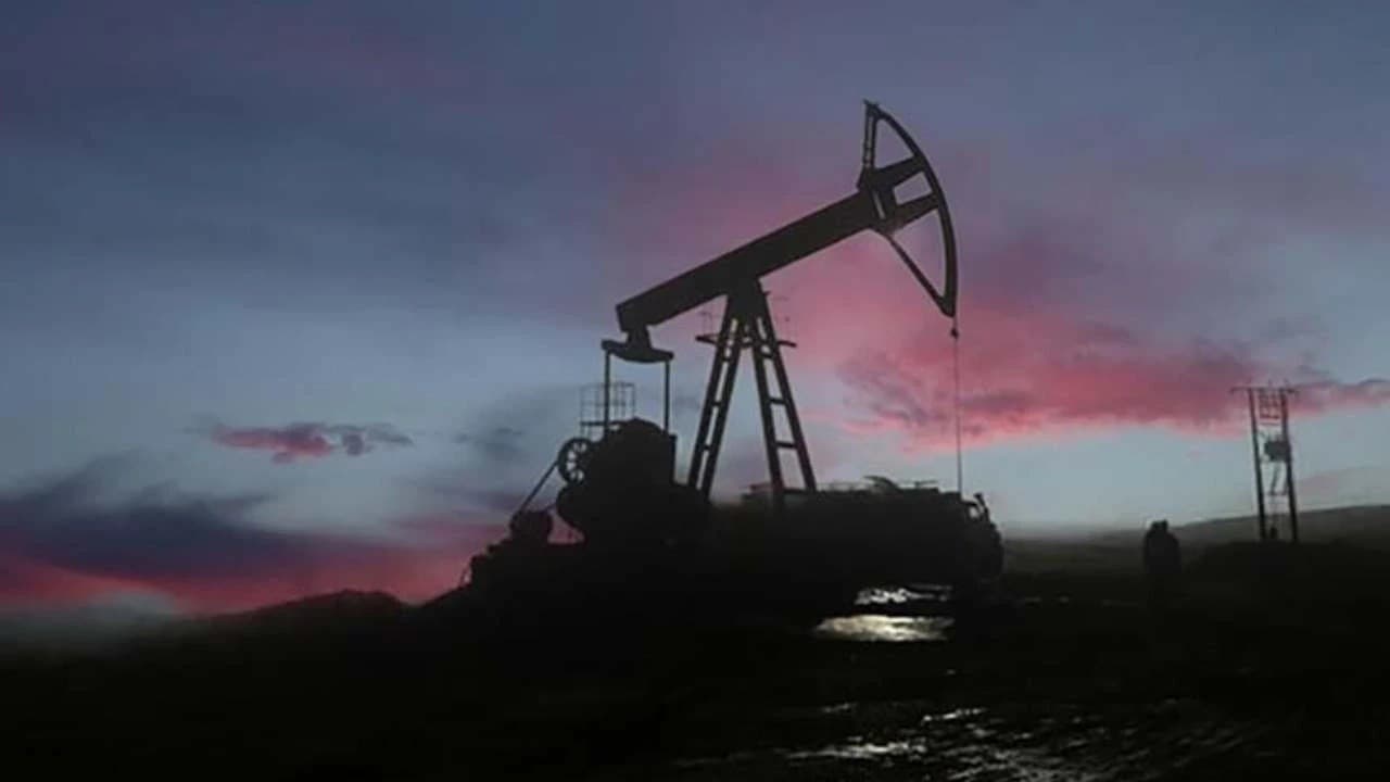 ABD'de petrol stokları beklentileri ters köşe yaptı