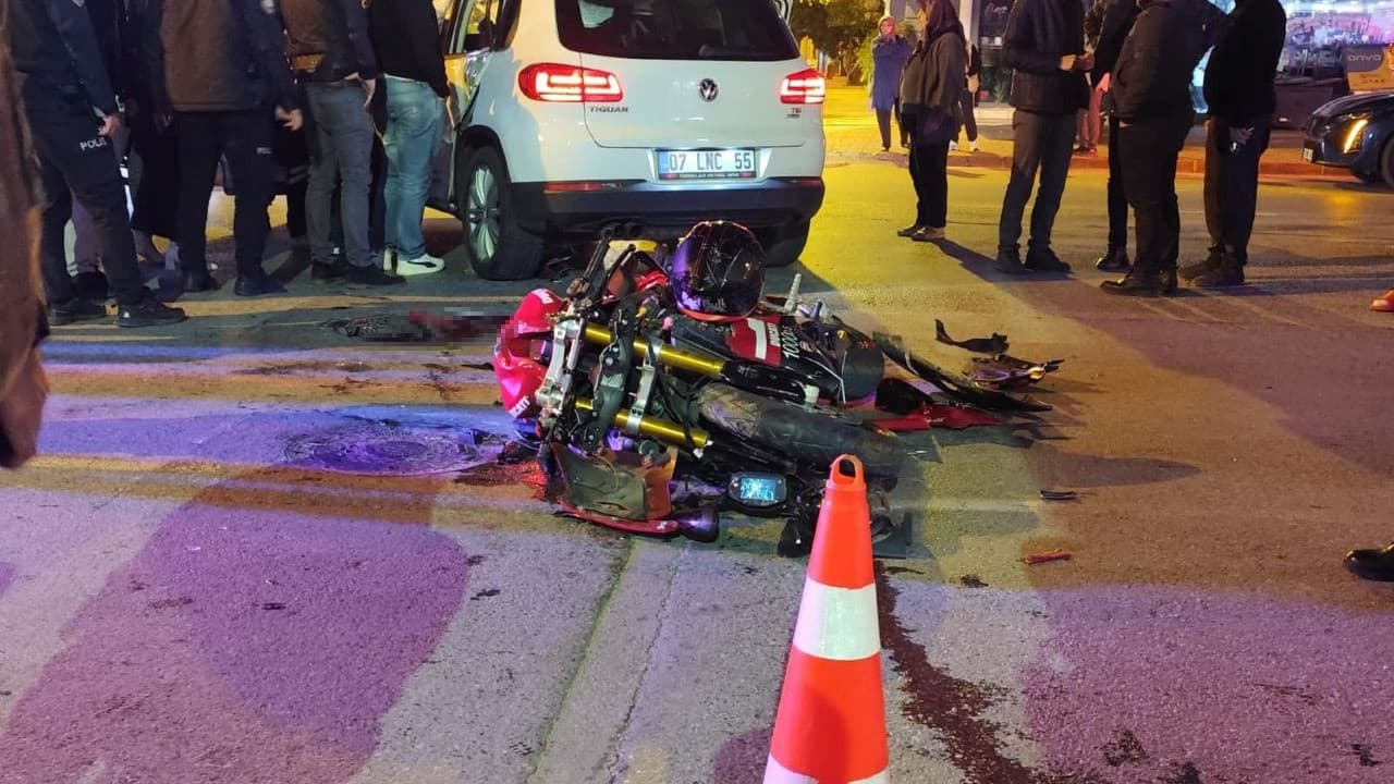 Kaskını kız arkadaşına vermişti... Fenomen motosikletçinin hayatını kaybettiği kaza kamerada