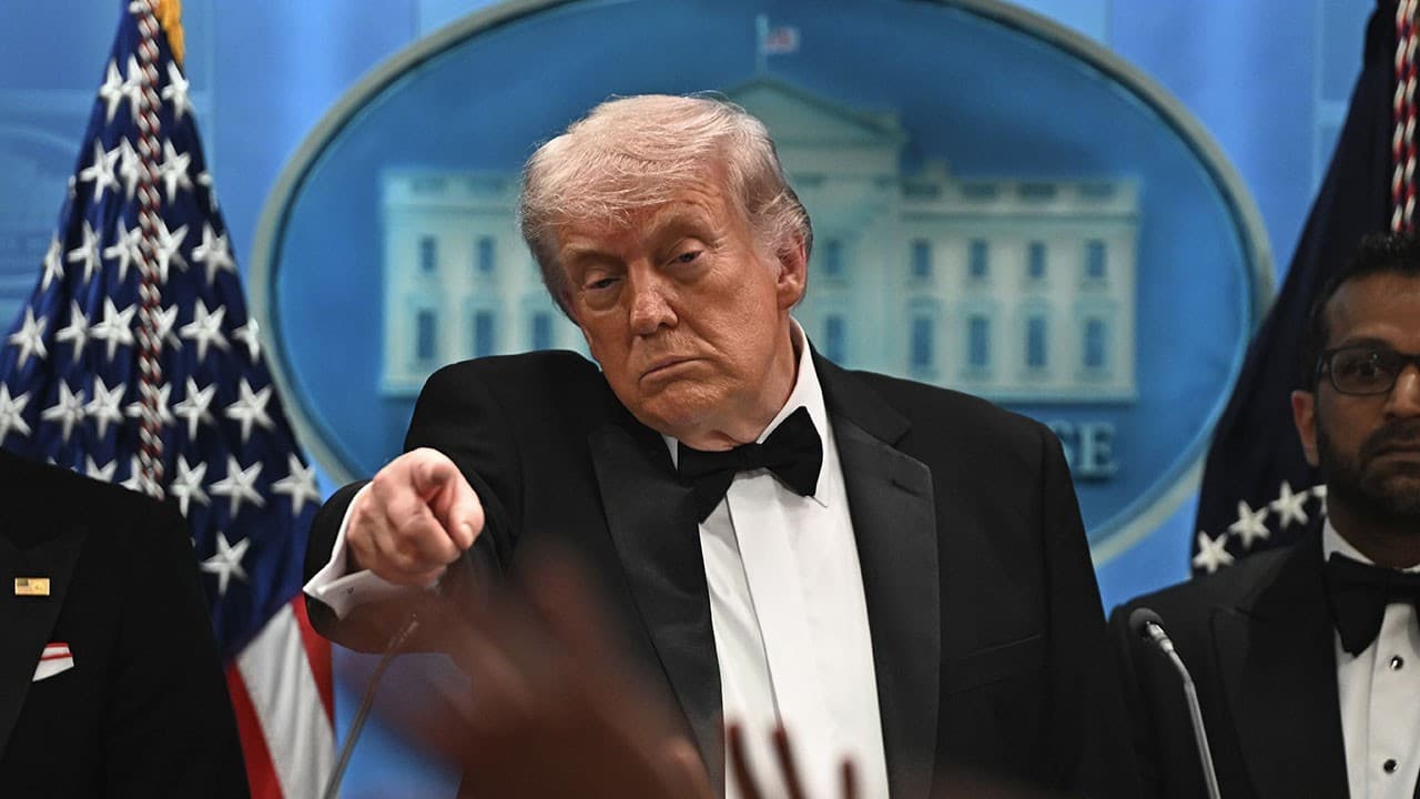 Trump, Beyaz Saray Muhabirleri Derneği yemeğinde silah sesleri sonrası tahliye edildi