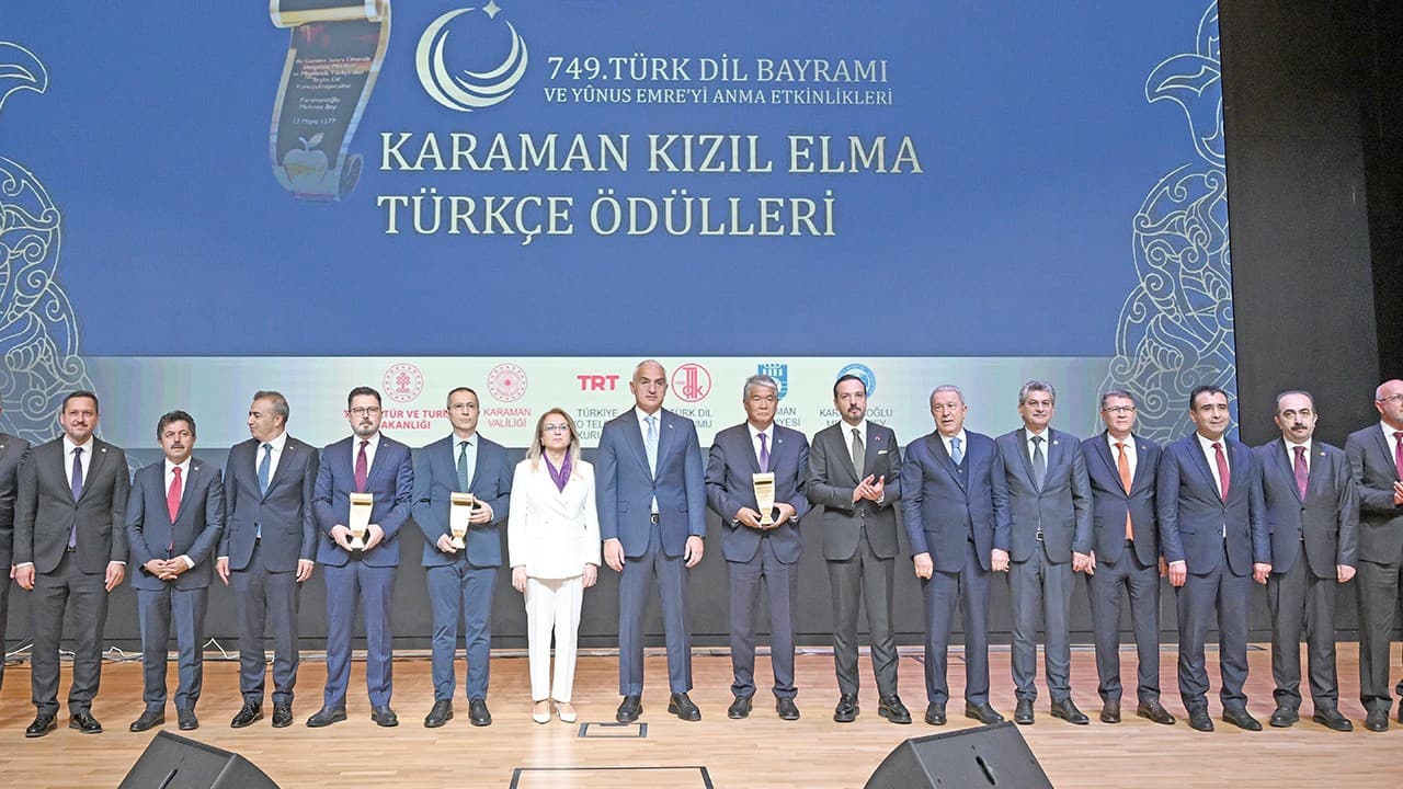 Bakan Ersoy: Dilini koruyan millet geleceğini de korur
