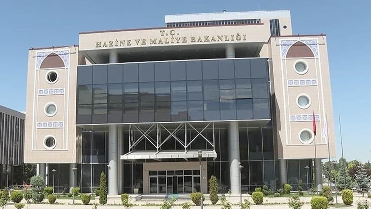 Hazine, dolar cinsinden tahvil ve kira sertifikası ihraç etti
