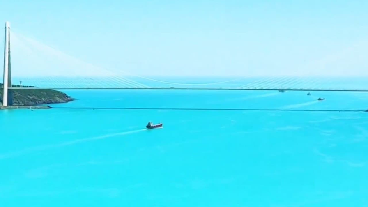 İstanbul Boğazı turkuaz renge büründü