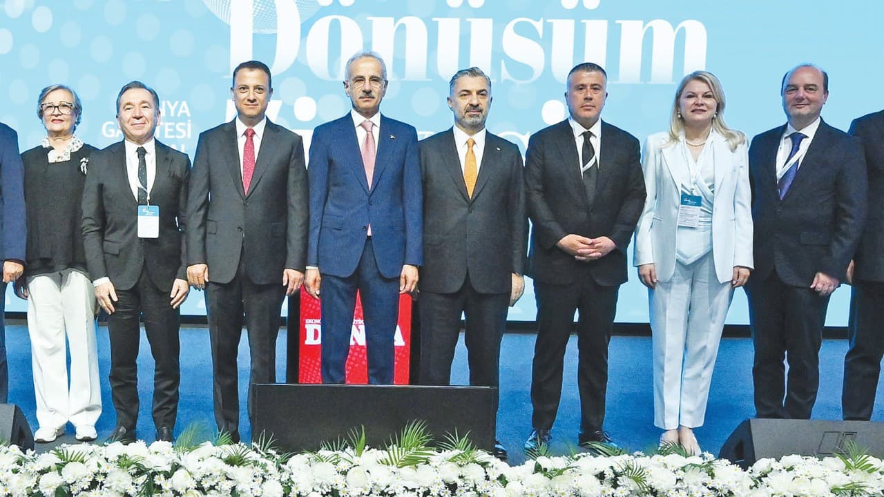 Ulaştırma Bakanı Uraloğlu: Türkiye dijital koridorların merkezi olacak