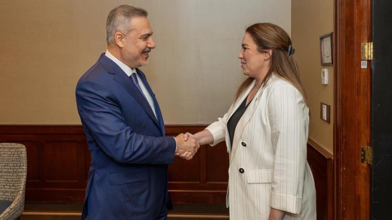 Bakan Fidan, Kanada Parlamentosu Üyesi Şima Açan ile görüştü