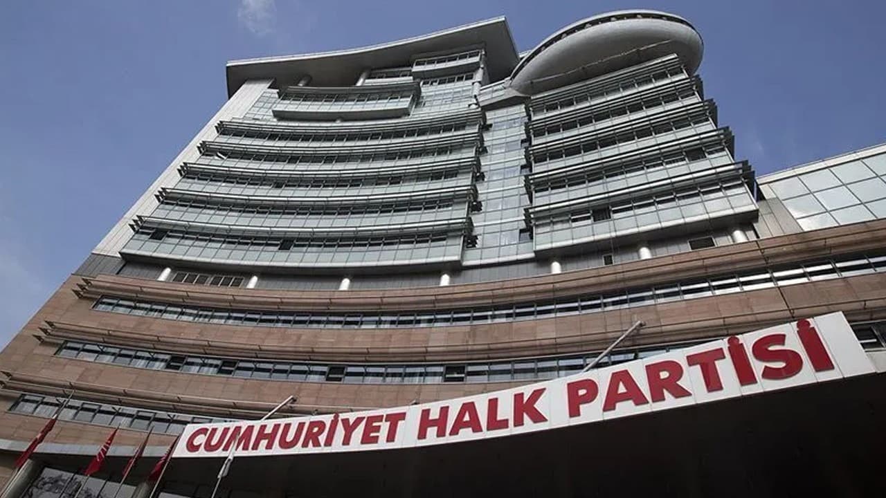 CHP İstanbul'da 7 ilçe başkanını görevden aldı