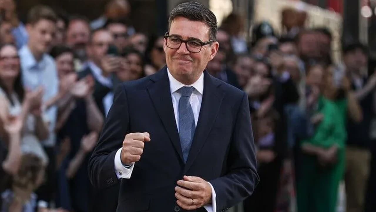 Yeni Başbakan Burnham'ın ilk konuğu Zelenski oldu